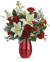 Teleflora\'s Radiantly Rouge Bouquet